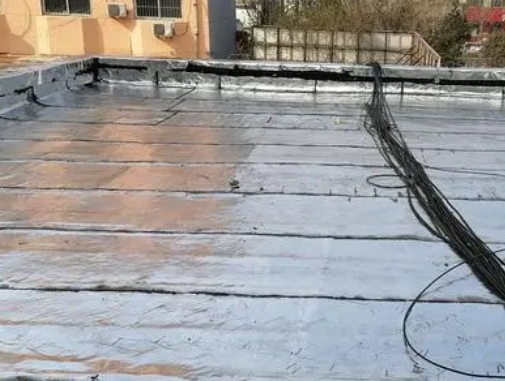 达拉特卫生间漏水维修公司分享下达拉特屋面楼顶防水刚性防水层施工要点。